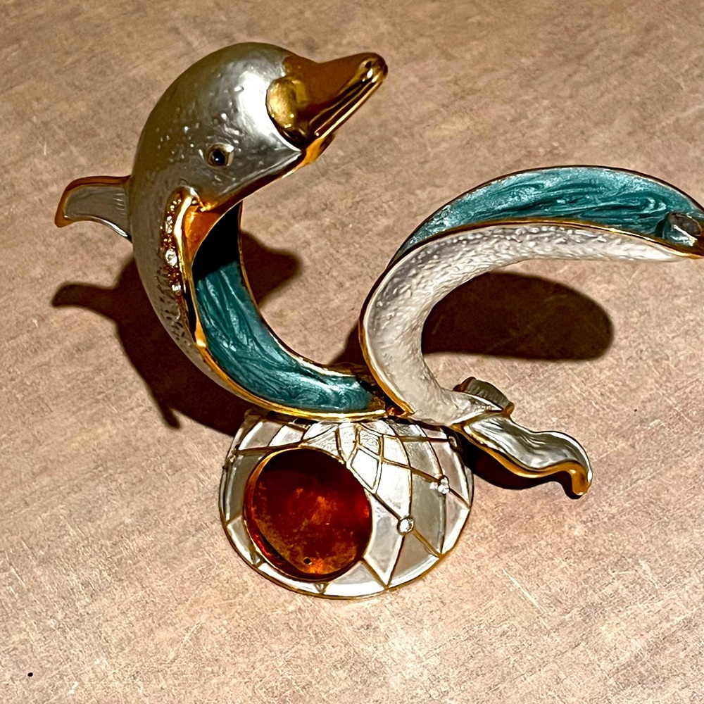 Dolphin jewellery holder